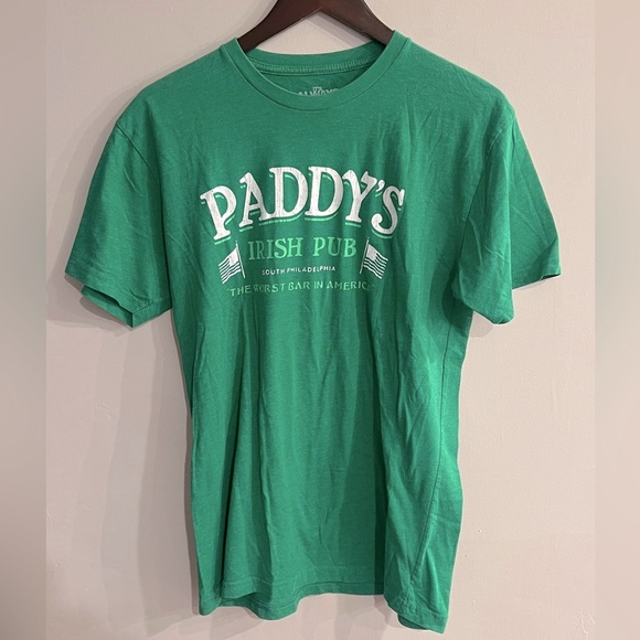 PADDY’S IRISH PUB It’s Always Sunny in Philadelphia Men’s Green Short Sleeve Tee - Picture 1 of 3